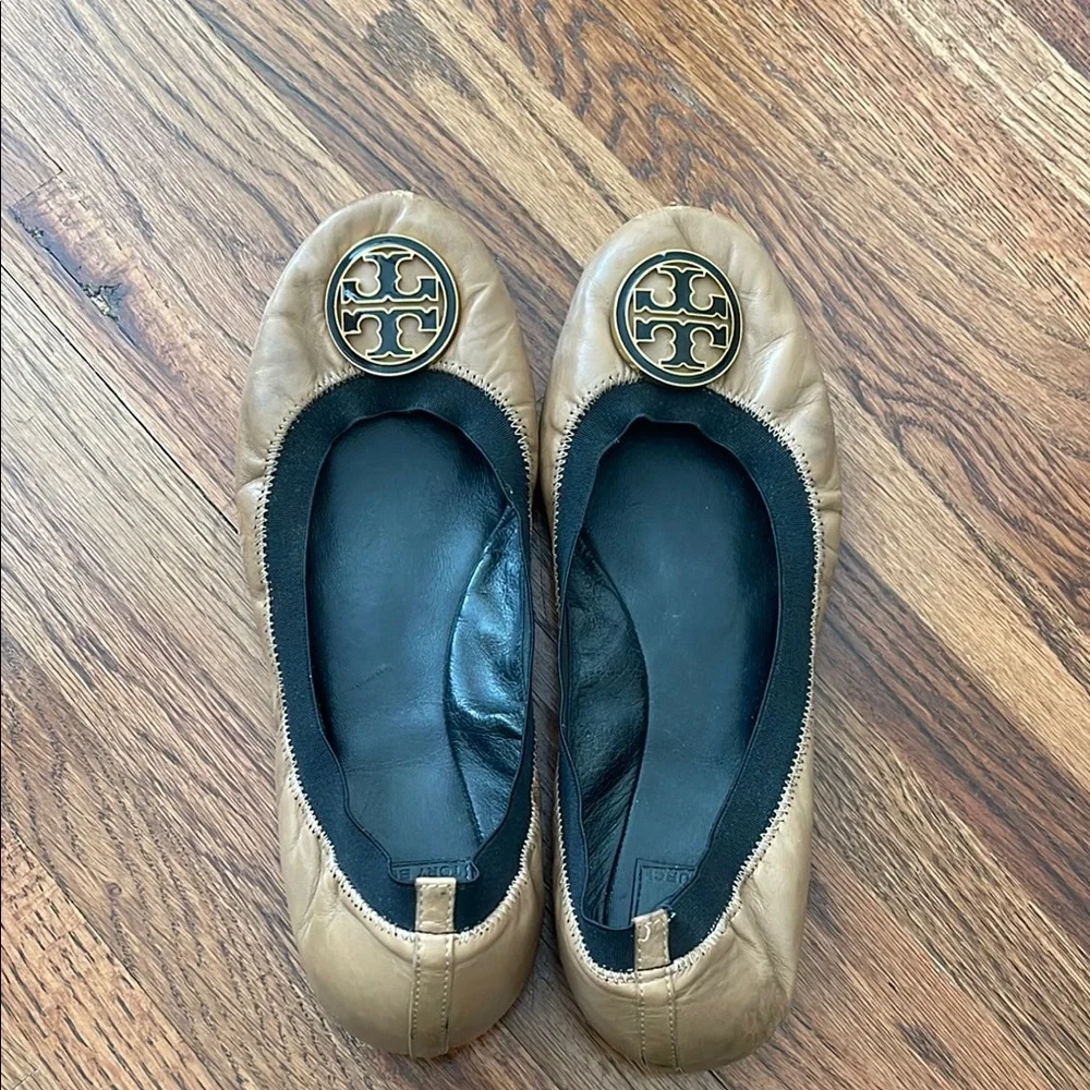 Tory Burch driving shoes Womens 11 tan logo designer *need repair to sole*